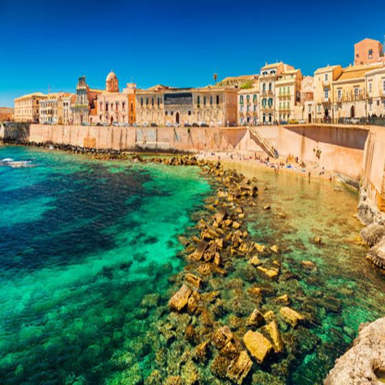 Immagine di Siracusa e dintorni: un viaggio tra storia, cultura e relax al mare