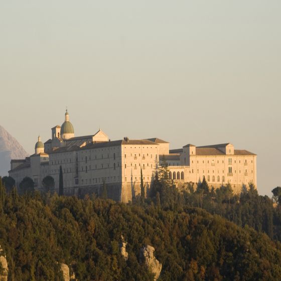 Immagine di Oltre i sentieri battuti: alla scoperta del Basso Lazio tra Storia, Acque e Sapori